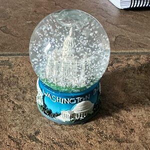 Washington DC Snow Globe - Blue Base